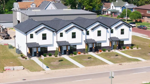 $235,000 | 1002 South 4th Street, Clinton, IA 52732