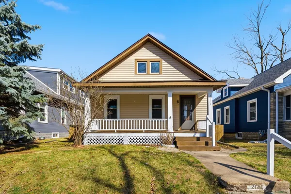 $200,000 | 2123 Leclaire Street, Davenport, IA 52803