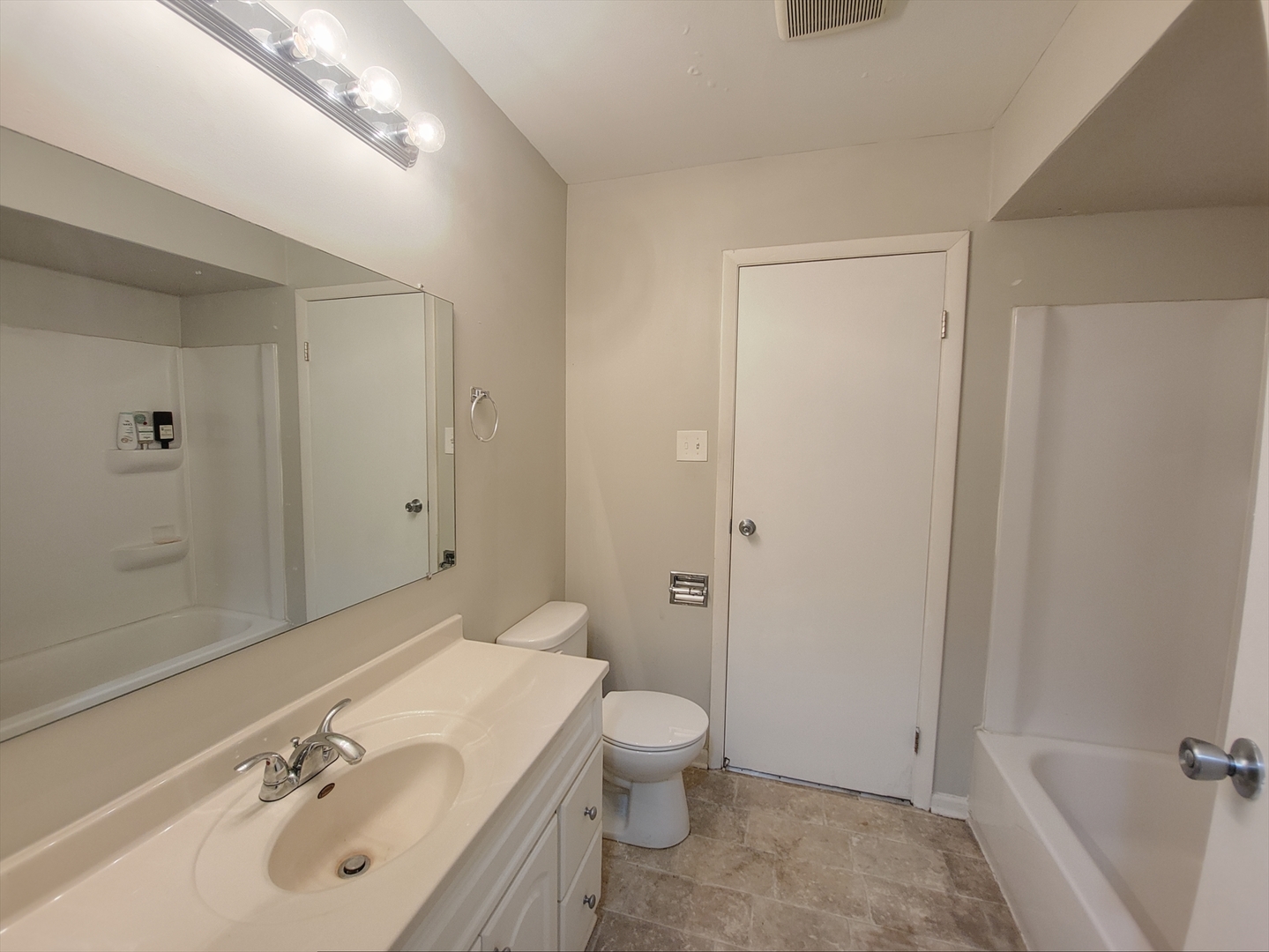 6037 Spring Lane Matteson, IL 60443 - Photo 20 of 29 a bathroom with a sink a toilet and shower