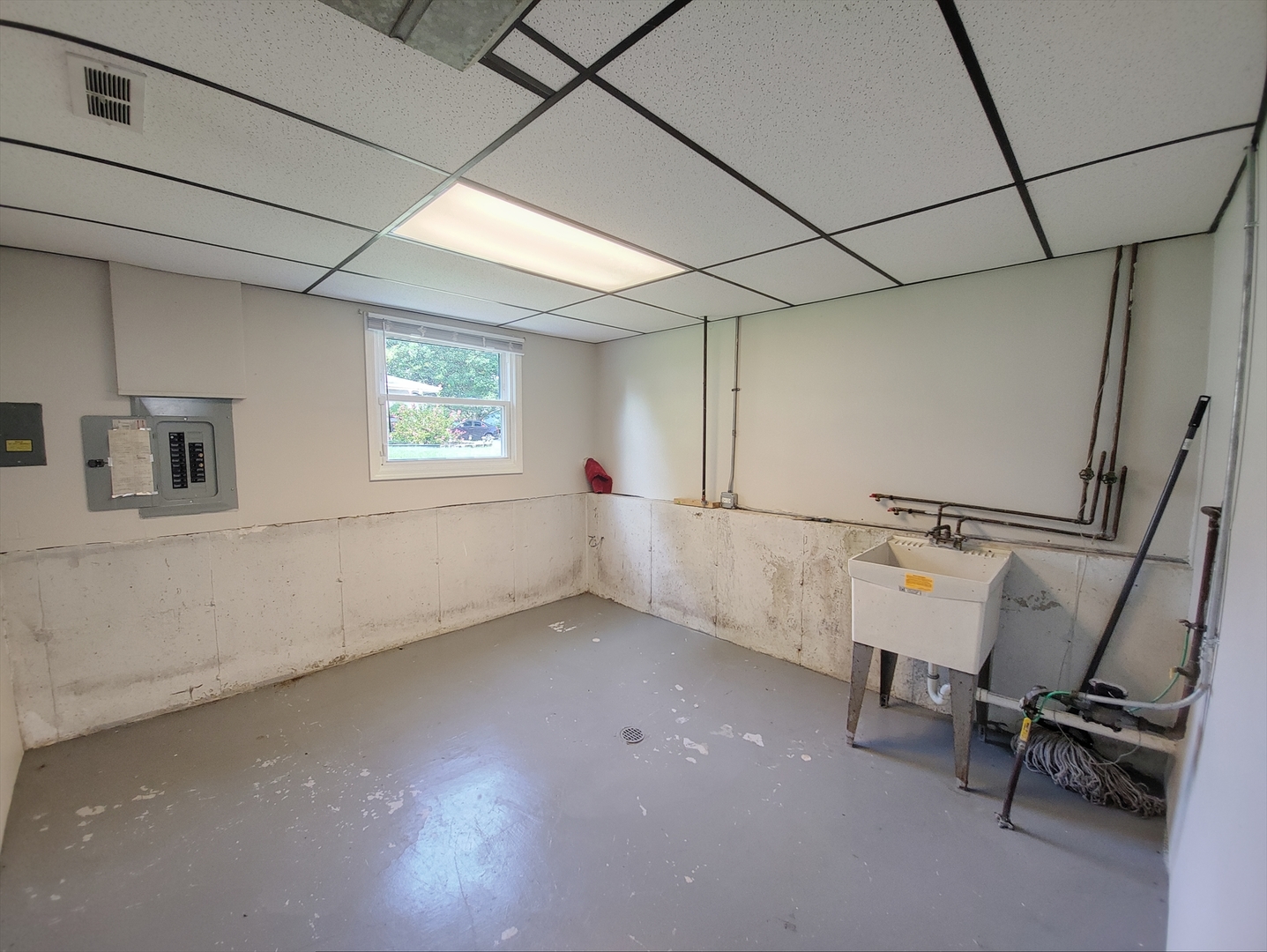 6037 Spring Lane Matteson, IL 60443 - Photo 26 of 29 a view of empty room with windows