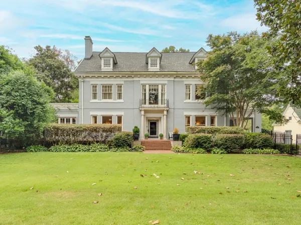 $980,000 | 2221 Poplar Avenue, Memphis, TN 38104