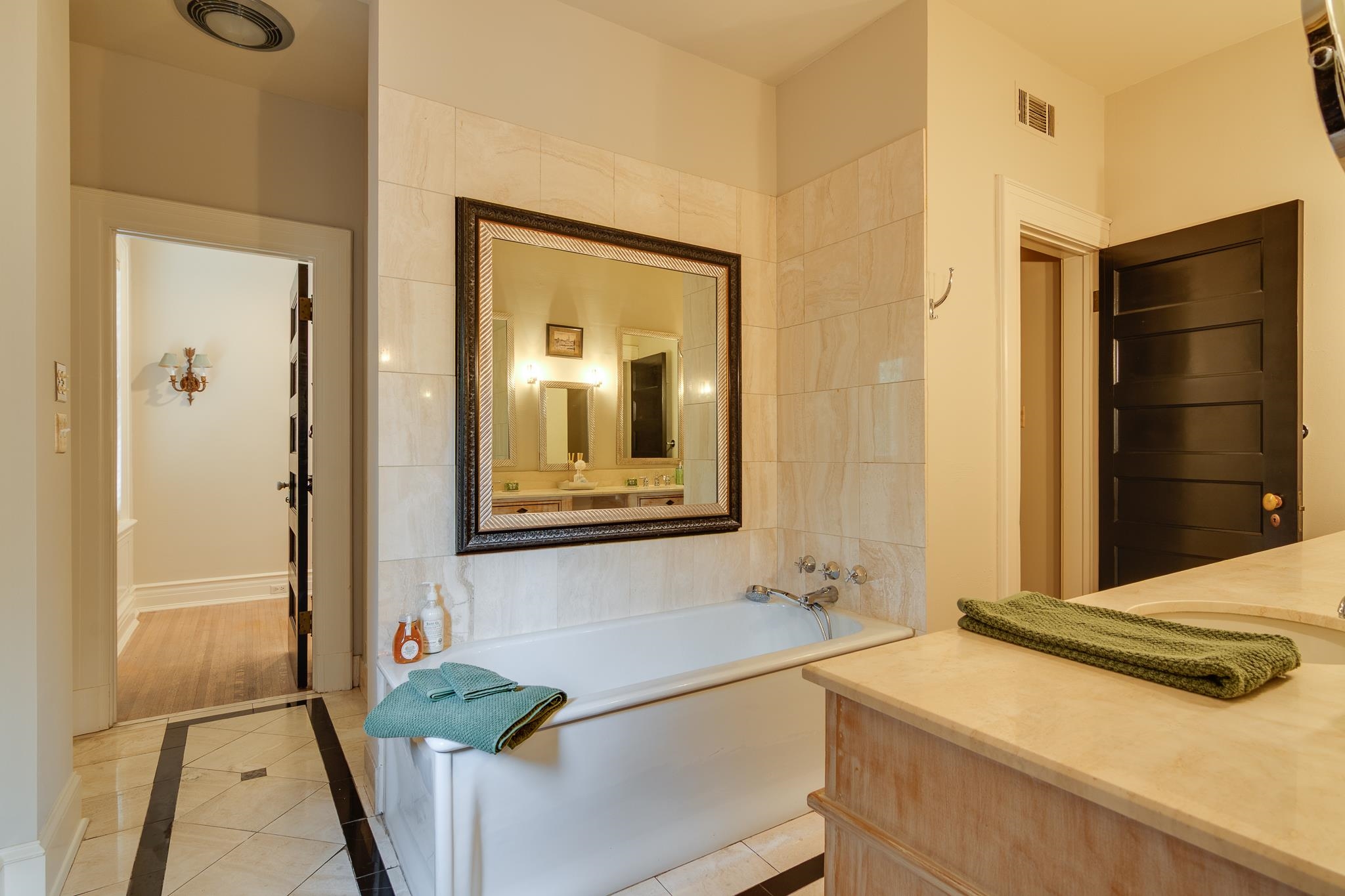 2221 Poplar Avenue Memphis, TN 38104 - Photo 20 of 40 a bathroom with a tub sink and mirror