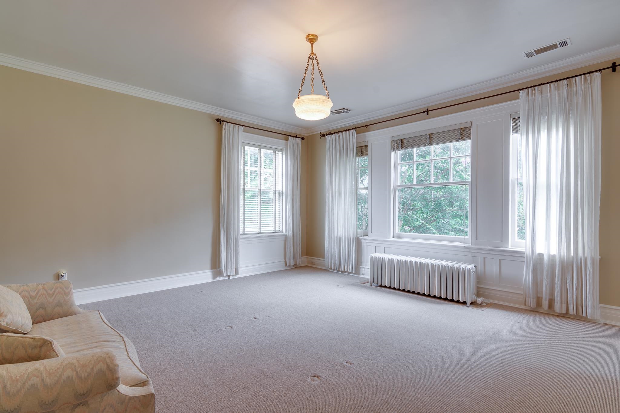 2221 Poplar Avenue Memphis, TN 38104 - Photo 23 of 40 a view of an empty room with a window