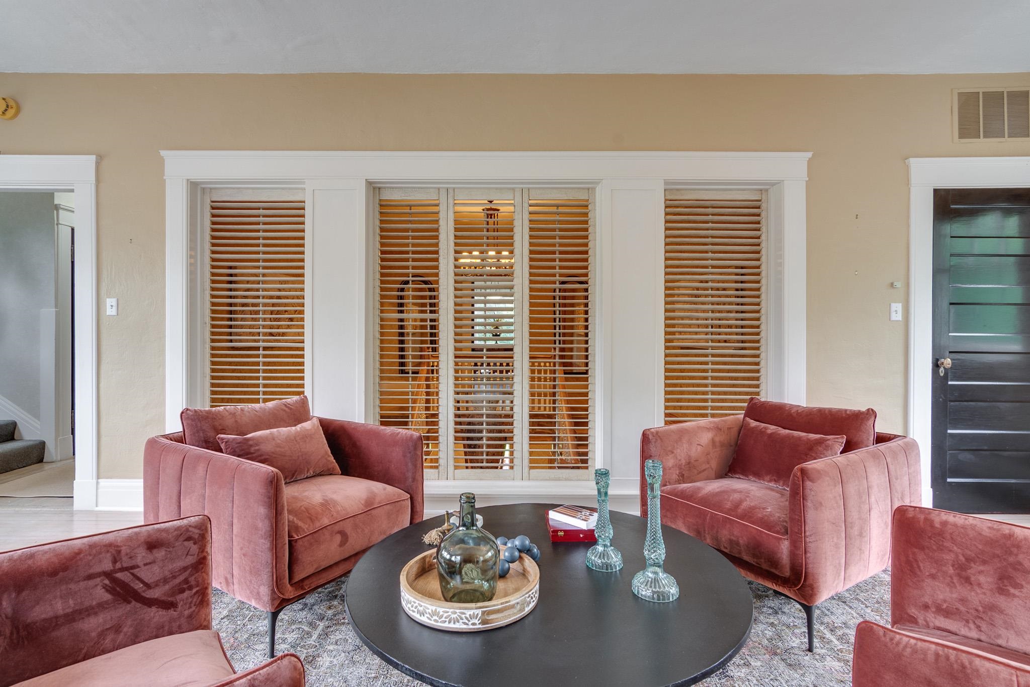 2221 Poplar Avenue Memphis, TN 38104 - Photo 25 of 40 a living room with furniture and a large window