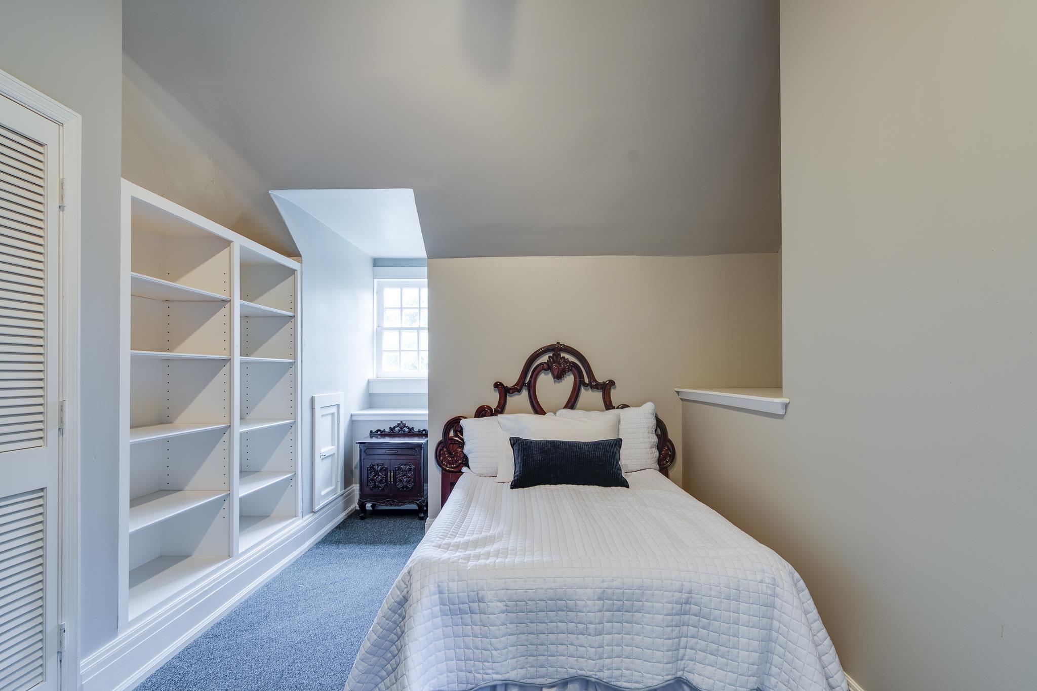 2221 Poplar Avenue Memphis, TN 38104 - Photo 31 of 40 a bedroom with a bed and window