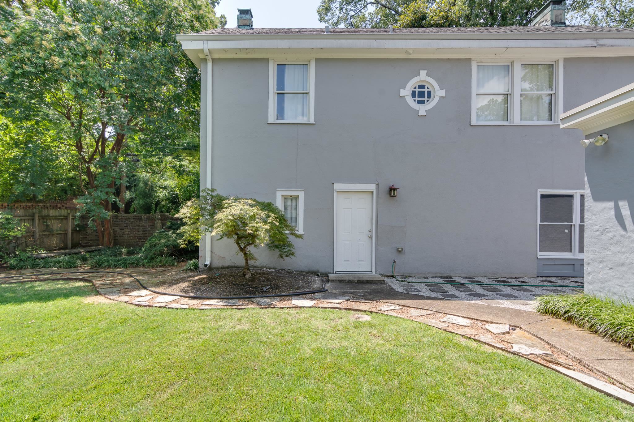 2221 Poplar Avenue Memphis, TN 38104 - Photo 35 of 40 a view of a outdoor space