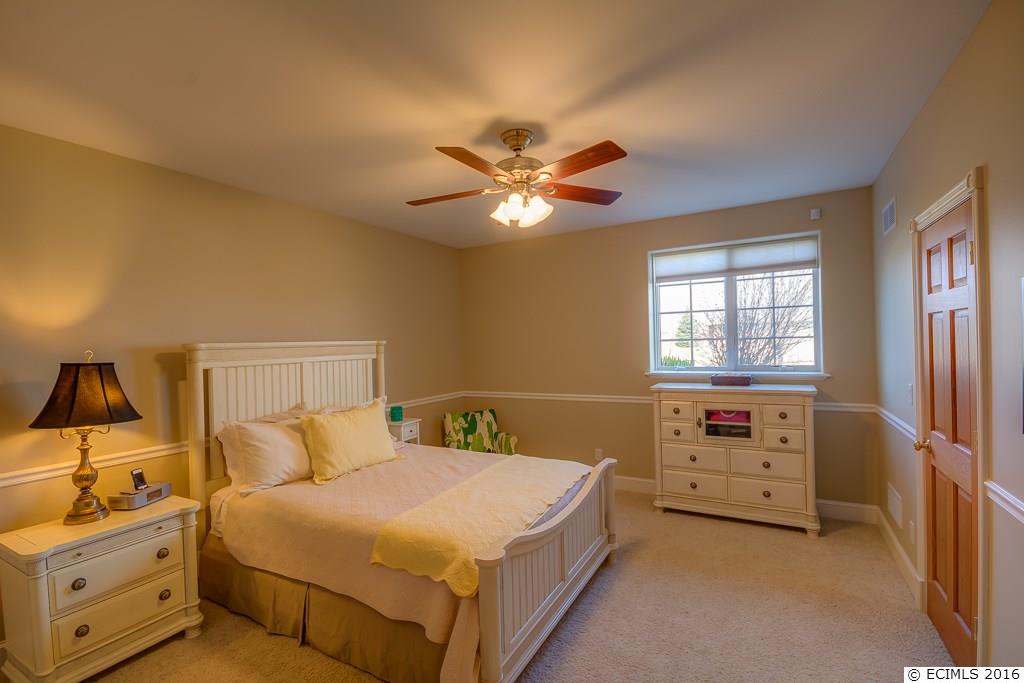 2472 Amber Ridge Drive Dubuque, IA 52002 - Photo 19 of 25 Gallery Image 19