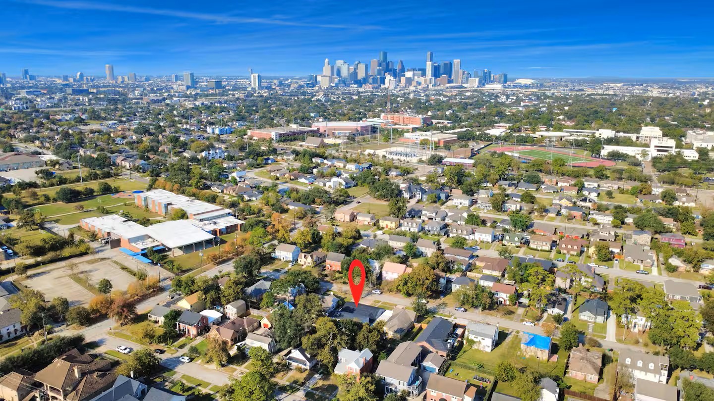 3318 Wichita Street Houston, TX 77004 - Photo 35 of 36 a view of a city