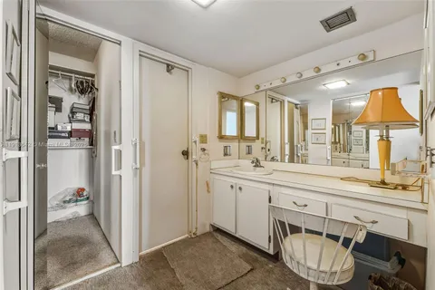 $540,000 | 100 Bayview Drive, Unit 615, Sunny Isles Beach, FL 33160