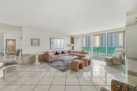 $540,000 | 100 Bayview Drive, Unit 615, Sunny Isles Beach, FL 33160