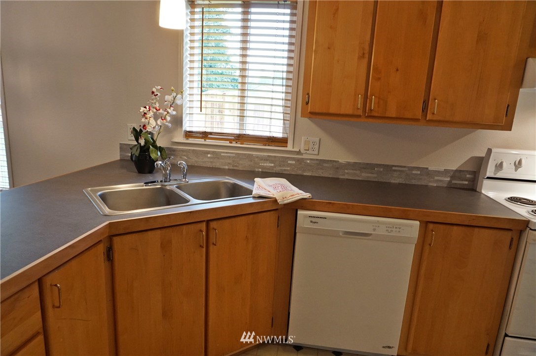 10036 180th Way Southwest Rochester, WA 98579 - Photo 11 of 39