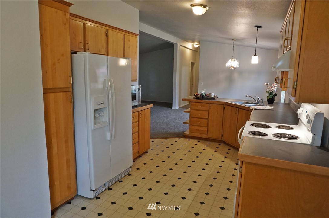 10036 180th Way Southwest Rochester, WA 98579 - Photo 12 of 39