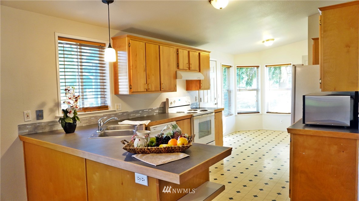 10036 180th Way Southwest Rochester, WA 98579 - Photo 13 of 39