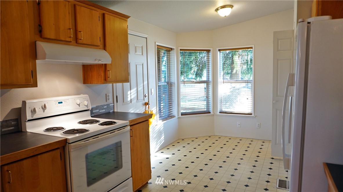 10036 180th Way Southwest Rochester, WA 98579 - Photo 14 of 39