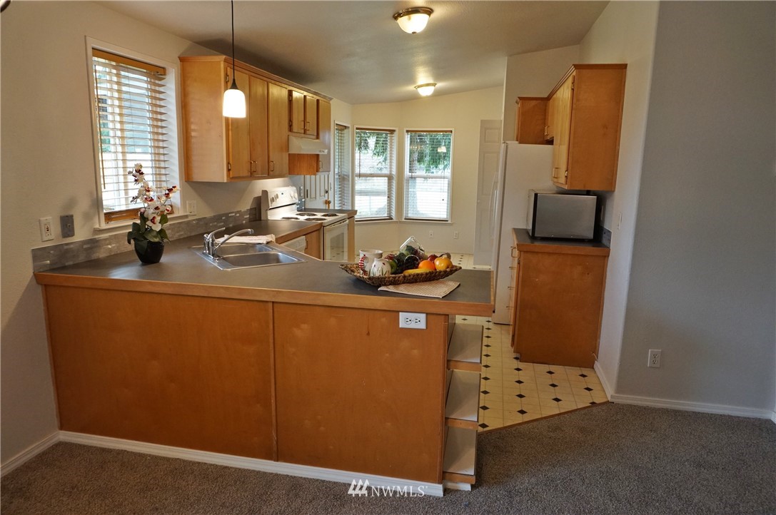 10036 180th Way Southwest Rochester, WA 98579 - Photo 9 of 39