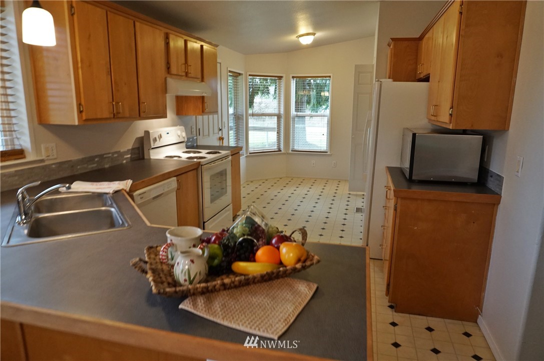 10036 180th Way Southwest Rochester, WA 98579 - Photo 10 of 39