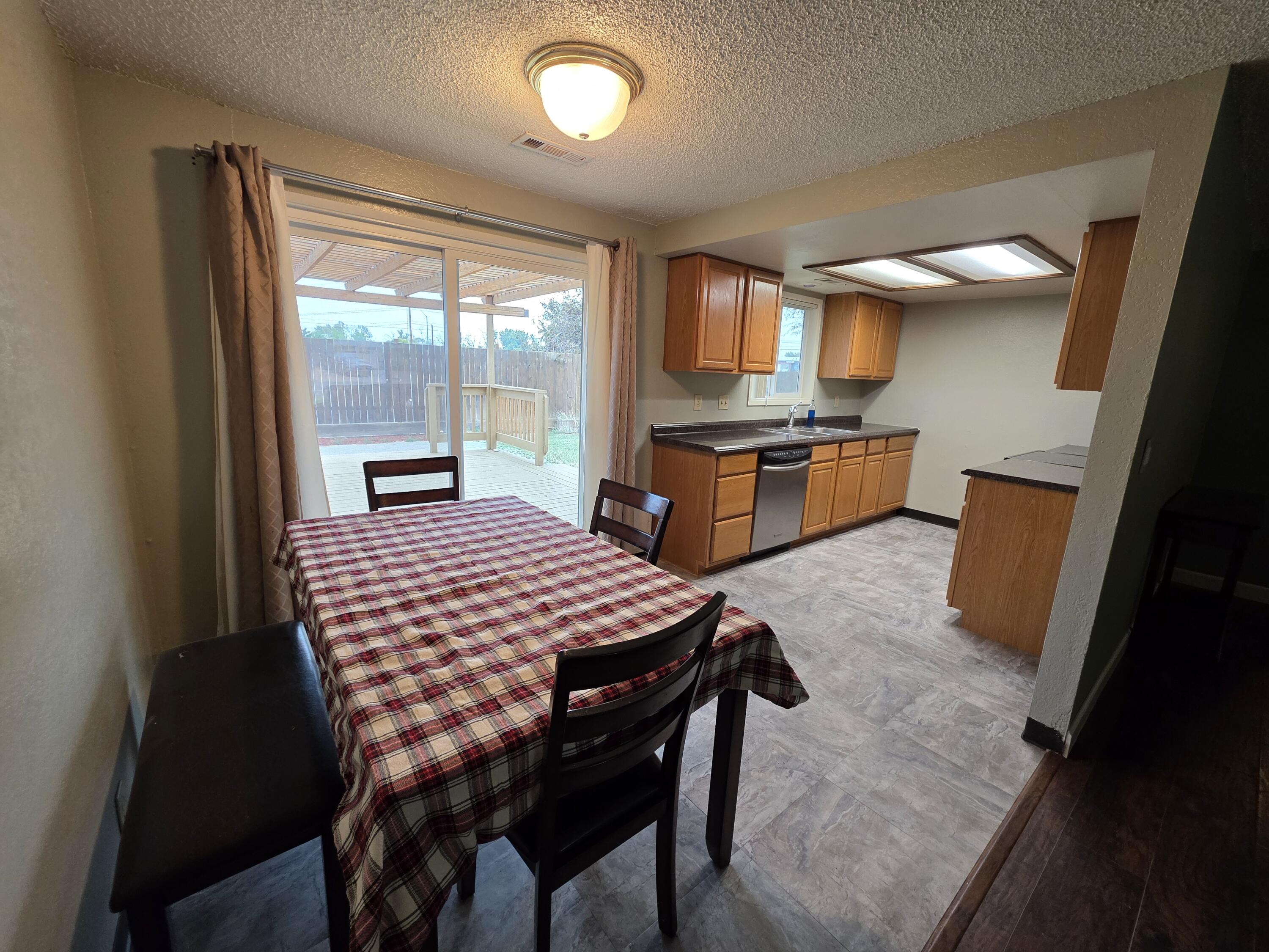 8291 Division Road White City, OR 97503 - Photo 5 of 24 Picture 5