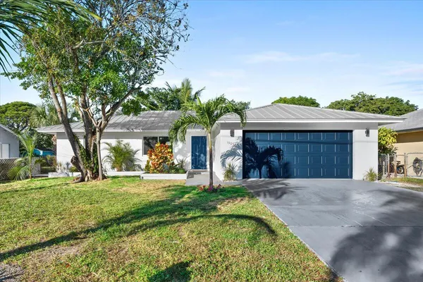 $670,000 | 19052 Southeast Hillcrest Drive, Tequesta, FL 33469