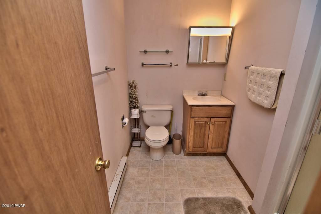 2045 Roamingwood Road Lake Ariel, PA 18436 - Photo 37 of 88