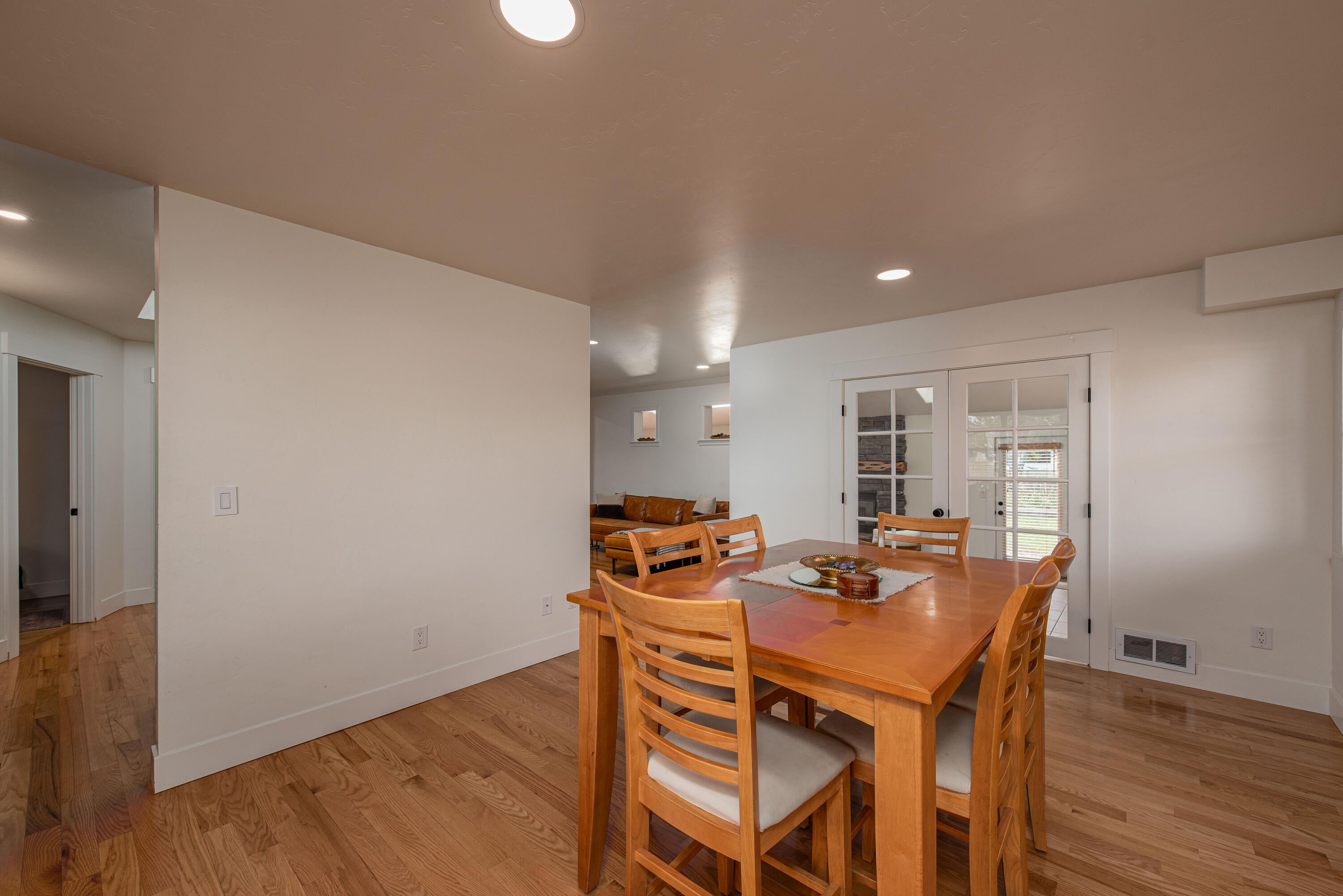 544 Apollo Road Prineville, OR 97754 - Photo 30 of 51 dining room 2