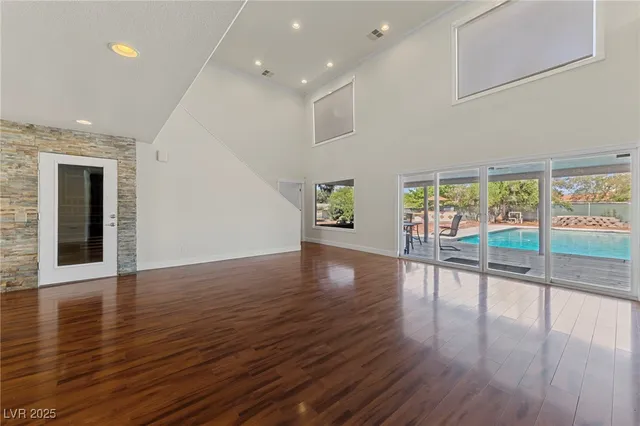 $4,250 | 144 East Robindale Road, Las Vegas, NV 89123
