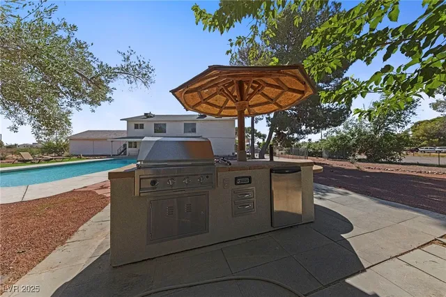 $4,250 | 144 East Robindale Road, Las Vegas, NV 89123