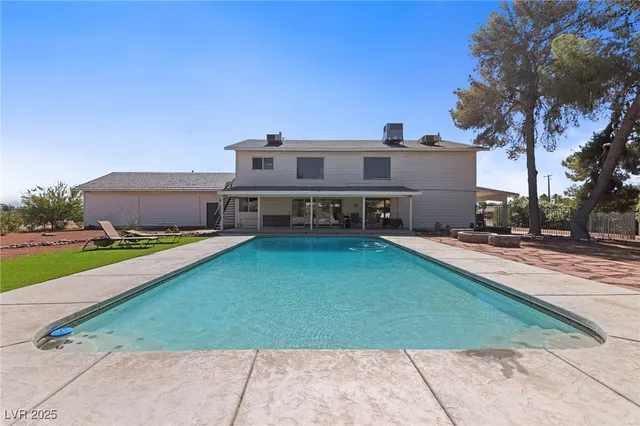 $4,250 | 144 East Robindale Road, Las Vegas, NV 89123