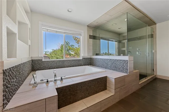 $4,250 | 144 East Robindale Road, Las Vegas, NV 89123