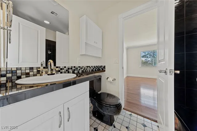 $4,250 | 144 East Robindale Road, Las Vegas, NV 89123