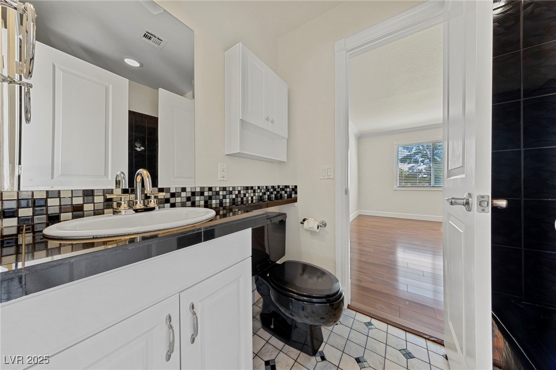 144 East Robindale Road Las Vegas, NV 89123 - Photo 35 of 48 Upstairs Hall Shared Bath w/B3-B4