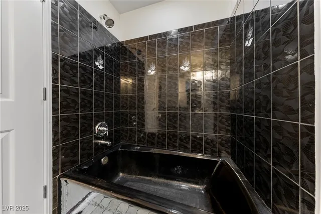 $4,250 | 144 East Robindale Road, Las Vegas, NV 89123