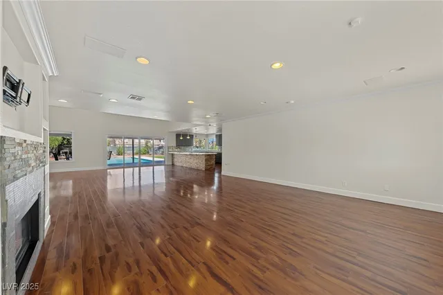 $4,250 | 144 East Robindale Road, Las Vegas, NV 89123