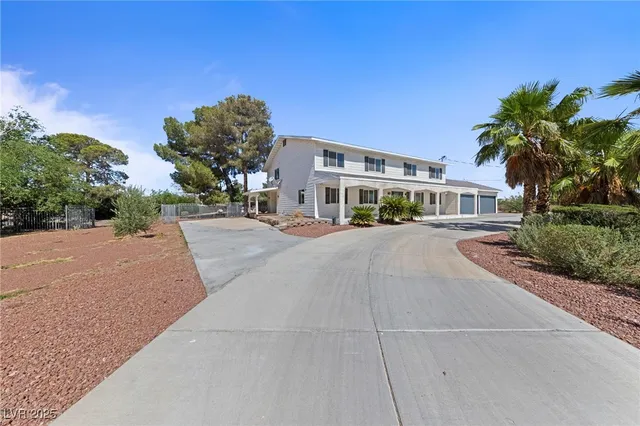 $4,250 | 144 East Robindale Road, Las Vegas, NV 89123