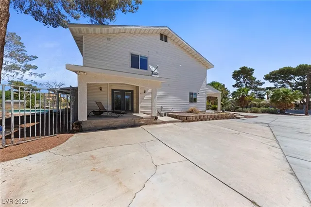 $4,250 | 144 East Robindale Road, Las Vegas, NV 89123