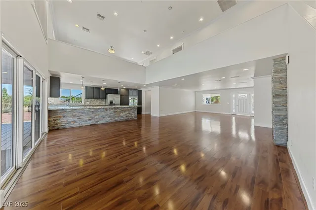 $4,250 | 144 East Robindale Road, Las Vegas, NV 89123