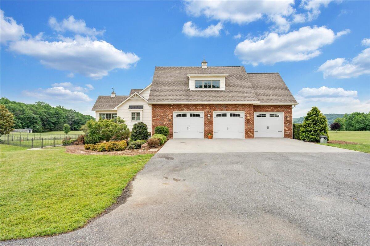 400 Quail Ridge Drive Fincastle, VA 24090 - Photo 3 of 113 080-MIB07402