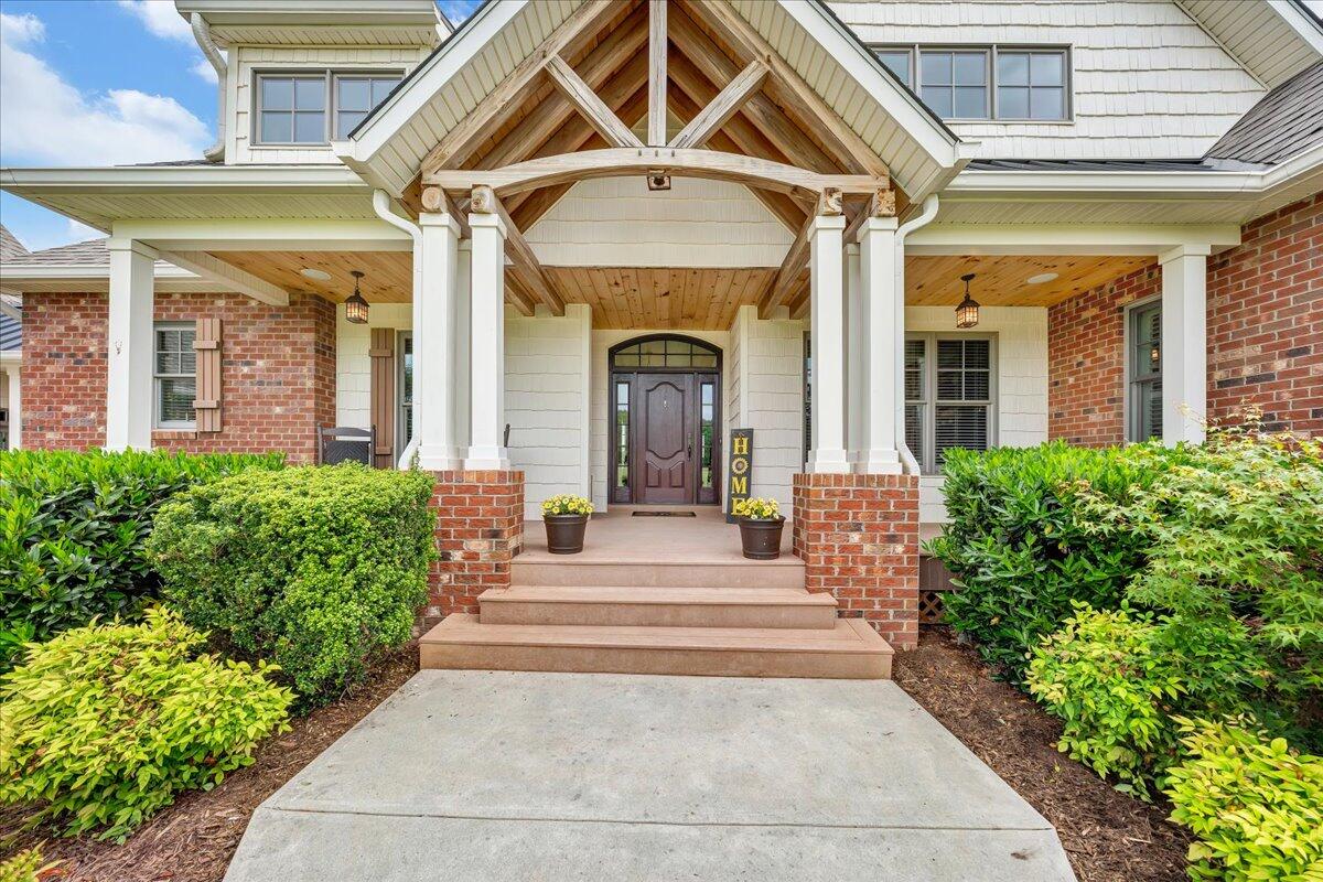 400 Quail Ridge Drive Fincastle, VA 24090 - Photo 4 of 113 a front view of a house with a garden