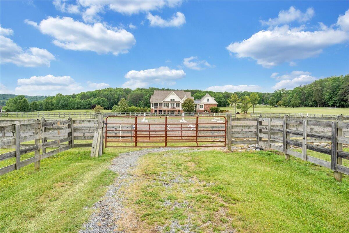 400 Quail Ridge Drive Fincastle, VA 24090 - Photo 82 of 113 a view of a yard with wooden fence