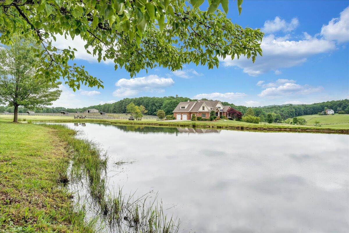 400 Quail Ridge Drive Fincastle, VA 24090 - Photo 99 of 113 a view of a lake with houses in the back
