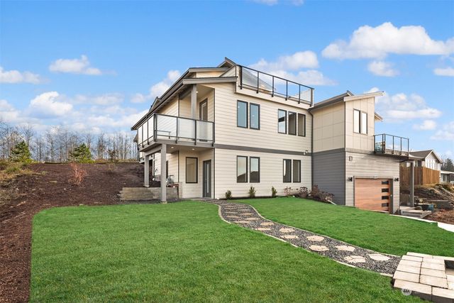 a view of a house with a yard and plants
