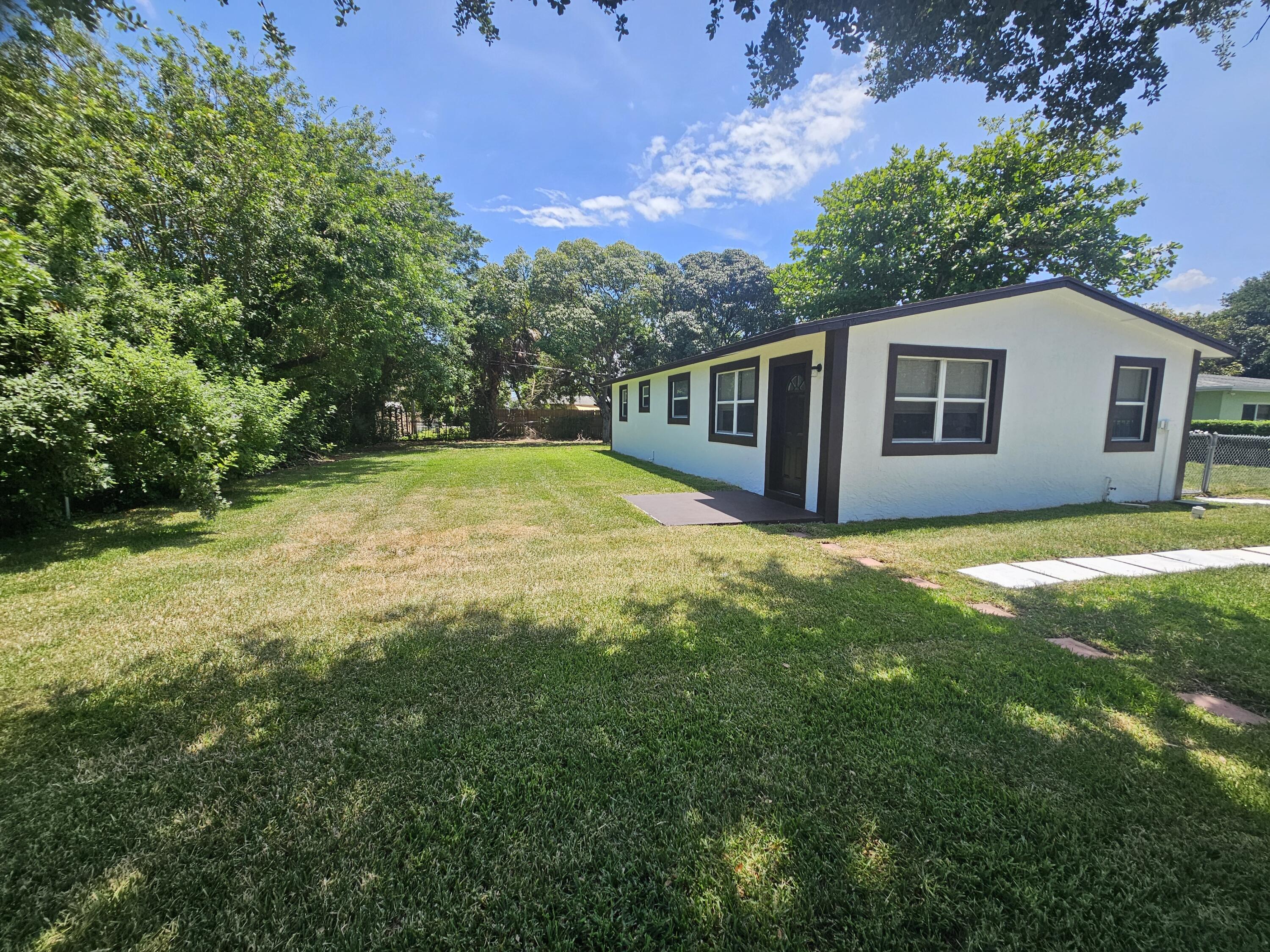 1605 West 10th Street Riviera Beach, FL 33404 - Photo 13 of 52 20260509_140232