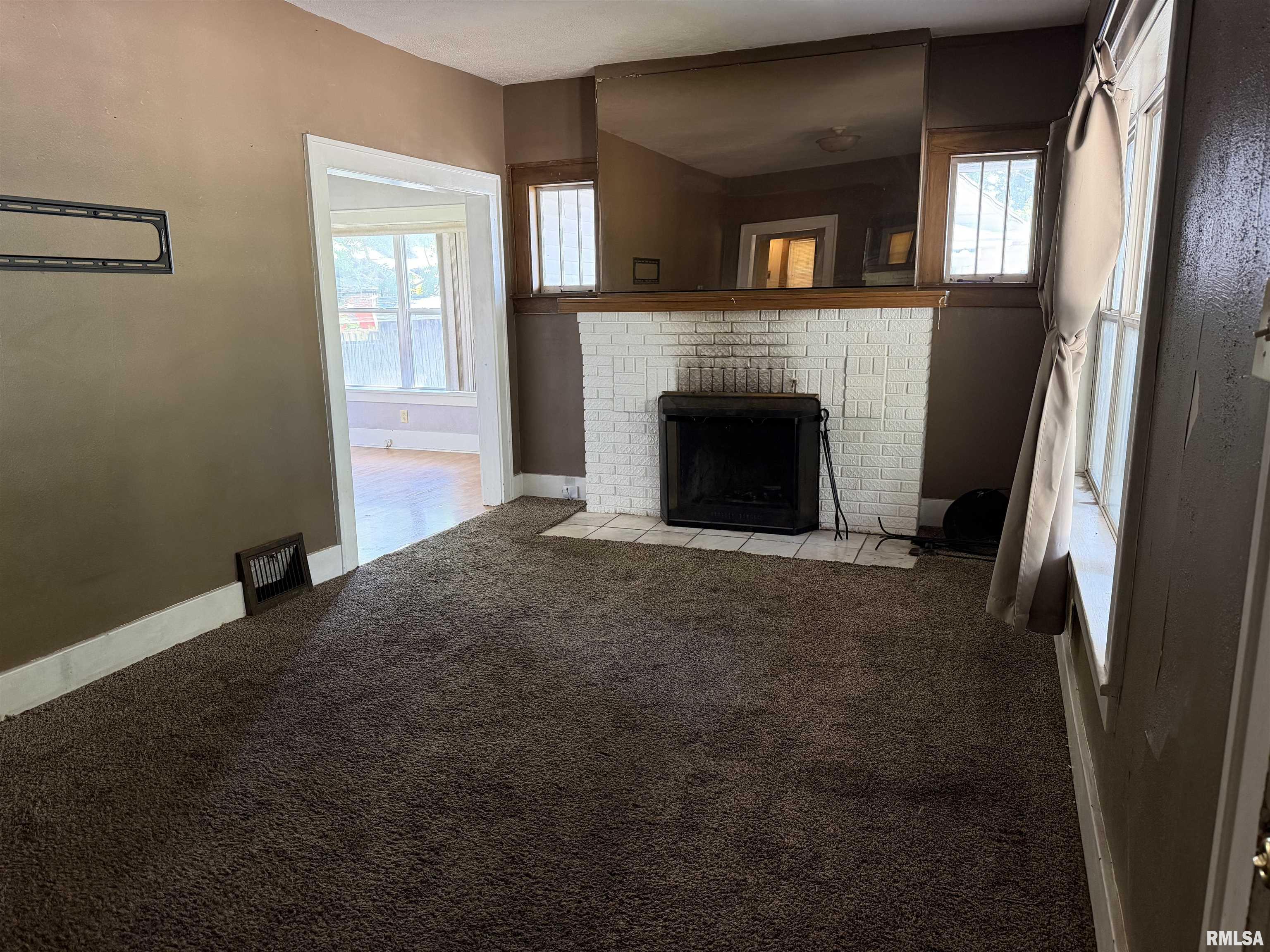 619 East Oak Street Springfield, IL 62703 - Photo 2 of 33 Gallery Image 2