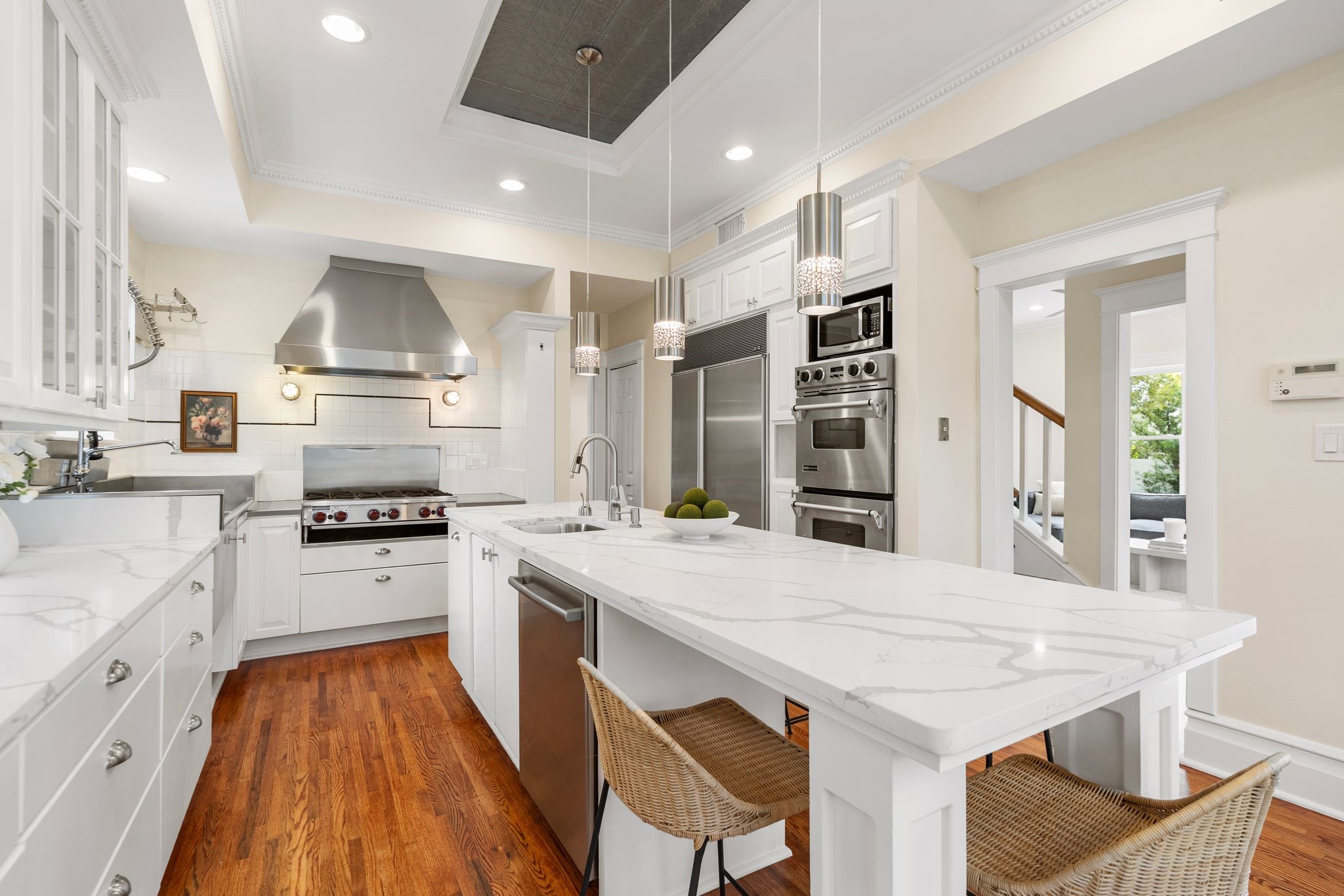 607 Harvard Street Houston, TX 77007 - Photo 17 of 50 The fleet of appliances includes a vented commercial six-burner cooktop, double Jenn-Air wall ovens, a Sub-Zero refrigerator, and a Bosch dishwasher.