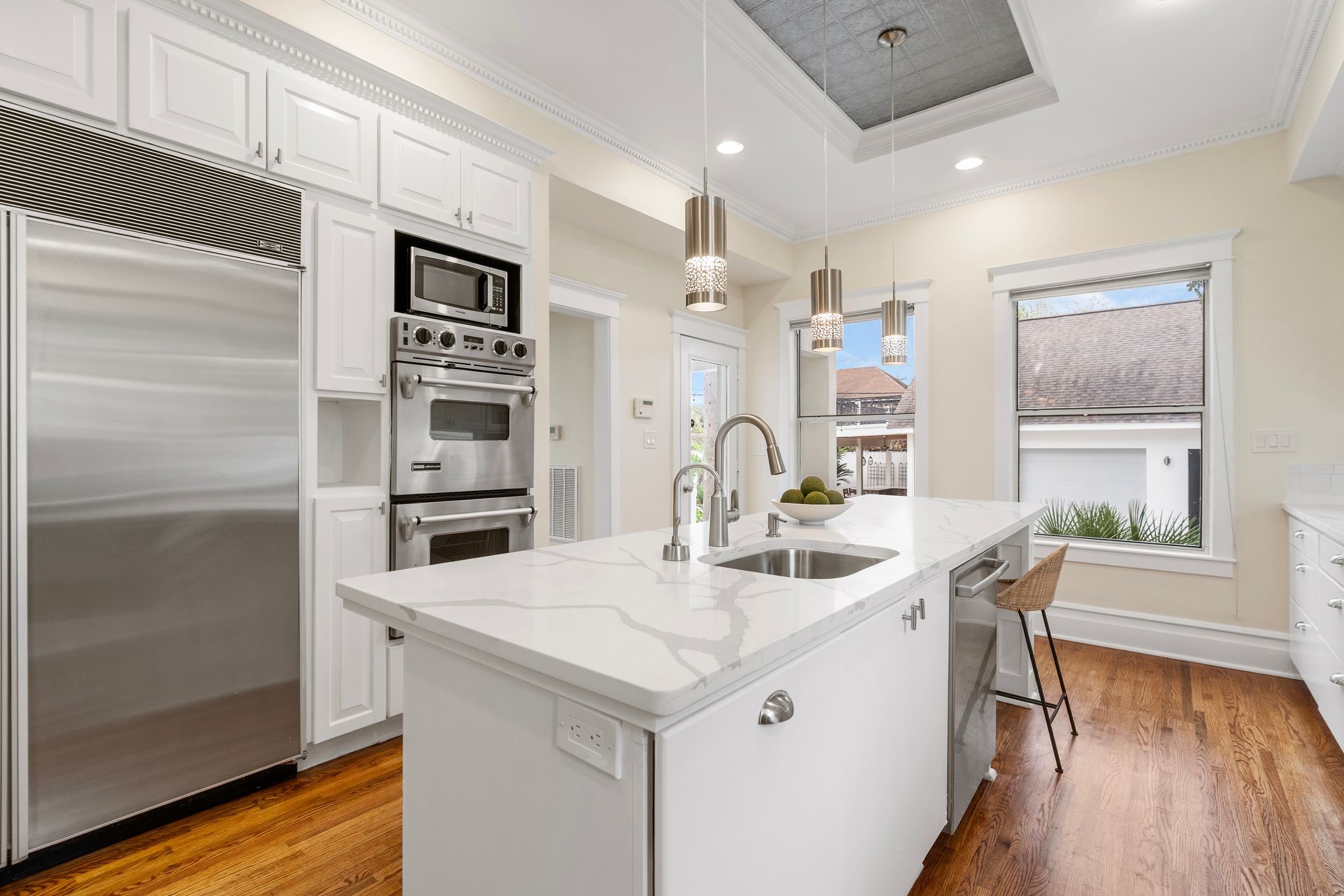 607 Harvard Street Houston, TX 77007 - Photo 19 of 50 Enjoy casual meals and conversation at the oversized quartz island featuring lovely pendant lighting and a prep sink