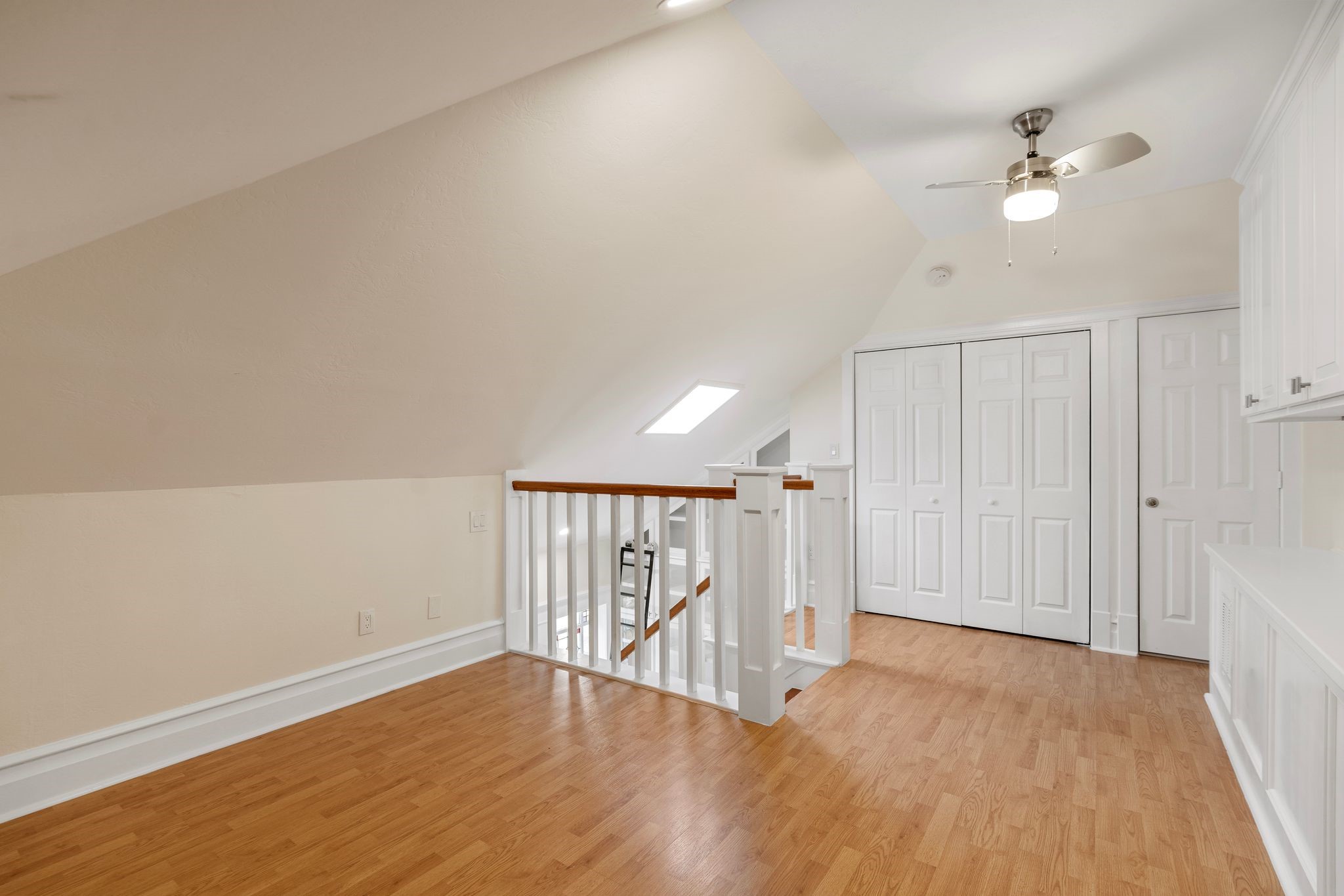 607 Harvard Street Houston, TX 77007 - Photo 29 of 50 Head to the top-floor game room to find a great playroom space with generous storage, a built-in bar area and a ceiling fan.