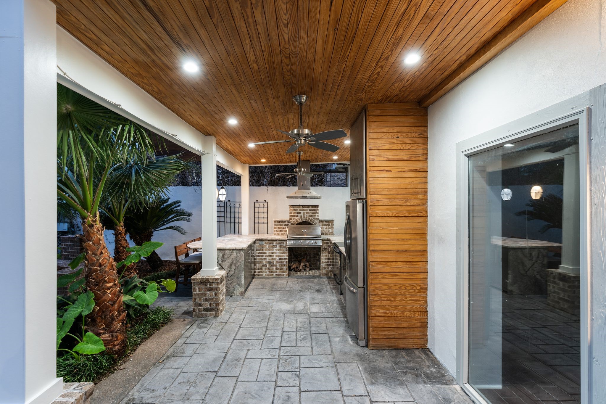 607 Harvard Street Houston, TX 77007 - Photo 36 of 50 Beadboard details, recessed lighting and ceiling fans add indoor finish quality to the exceptional outdoor kitchen.
