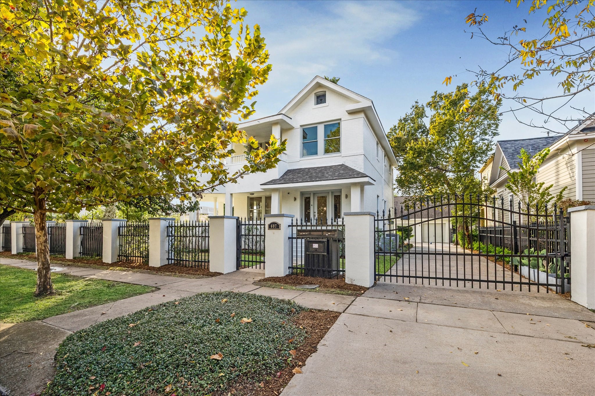 607 Harvard Street Houston, TX 77007 - Photo 5 of 50 Enjoy plenty of secure off-street parking thanks to the long gated driveway and three-bay garage with EV charging.