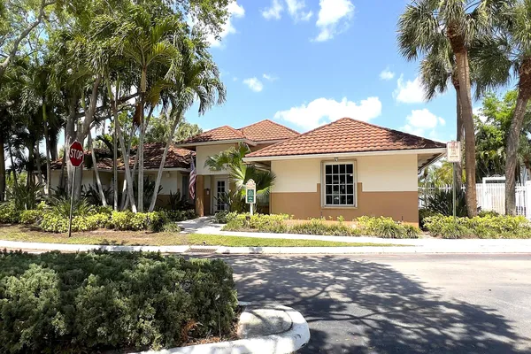 $275,000 | 720 Northwest 91st Terrace, Plantation, FL 33324