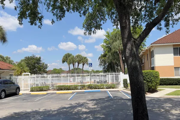 $275,000 | 720 Northwest 91st Terrace, Plantation, FL 33324