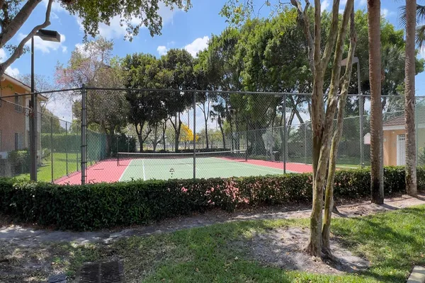 $275,000 | 720 Northwest 91st Terrace, Plantation, FL 33324